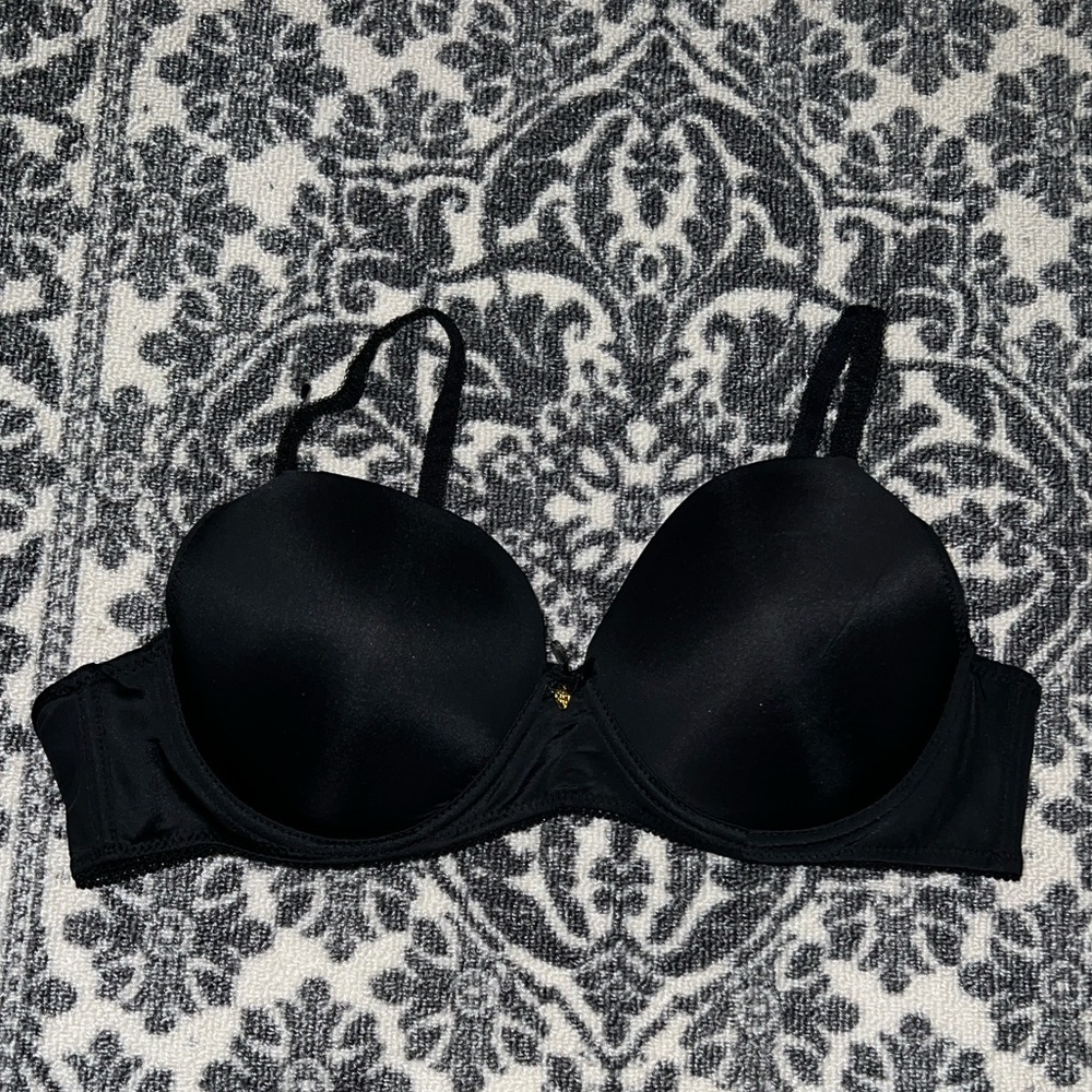 Daisy Fuentes push-up bra